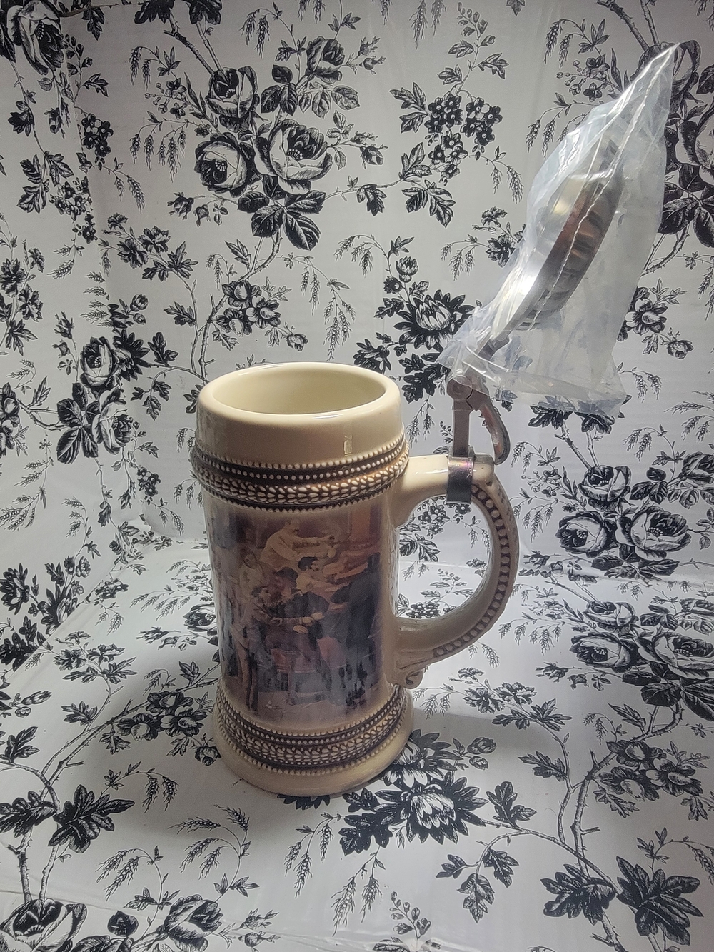 Ceramic Beer Stein Mug with Pewter Hinged Lid - Cream